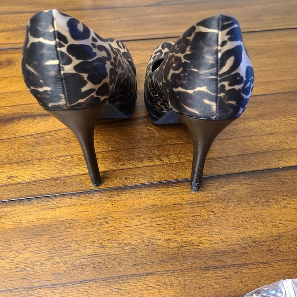 Le Chateau heels - Picture 3 of 6